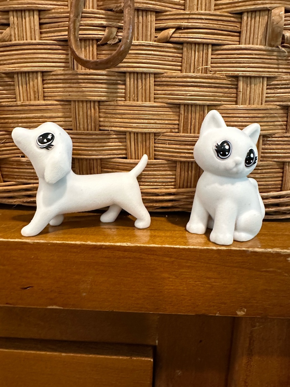 Vintage dog and cat • slight velvety feel • toys •
Kids • children
